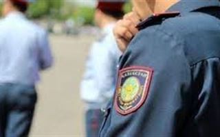 В Алматы нетрезвый водитель совершил наезд на трёх людей на остановке