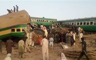 В Пакистане при столкновении поездов погибли 36 человек