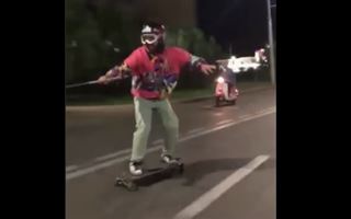 "Фарш на асфальте" - как казахстанцы реагируют на видео со скейтером, которого тянут за верёвку по автодороге