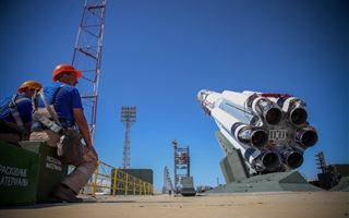 Ракету "Союз-2.1а" установили на космодроме Байконура 
