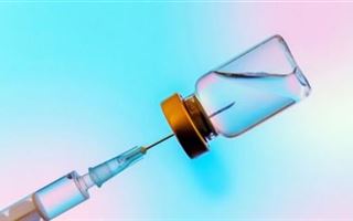 Главный инфекционист США прокомментировал прививку третьей дозы вакцины