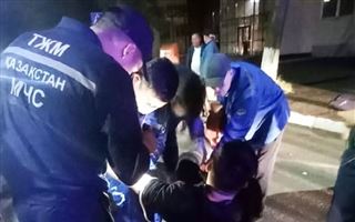 В Петропавловске спасатели извлекли водителя, зажатого в искореженном авто