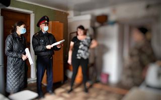 В Акмолинской области полицейские проверяют неблагополучные семьи