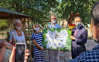 Жители дома в Алматы получили 5 миллионов тенге за озеленение