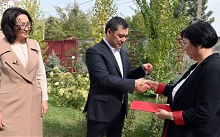 Президент Кыргызстана отдал свой дом ради малоимущих