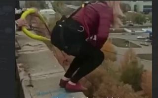 В Караганде молодая девушка разбилась при прыжке с тарзанки