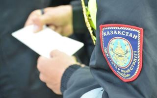 Полицейские «кошмарили» узбекских торговцев на рынке в Атырау