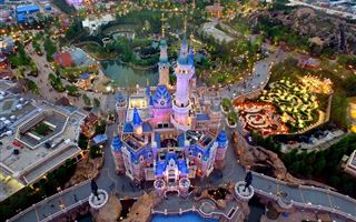В китайском Disneyland из-за коронавируса изолировали более 30 тысяч человек