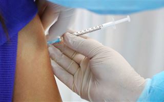 Казахстан опередил другие страны СНГ по числу вакцинированных от коронавируса