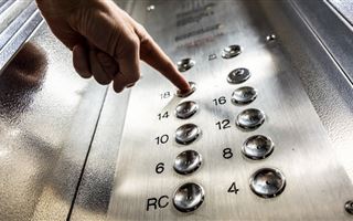 Наказание за плевки в лифте – столичный суд вынес решение