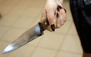 В Костанайской области женщина нанесла ножевое ранение обидчику сына