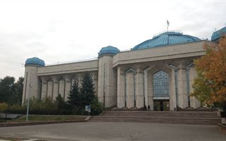 "Она увидела, что шальная пуля прошила ее пальто насквозь" - сотрудница Центрального музея Алматы рассказала, как с коллегами защищала экспонаты от мародеров