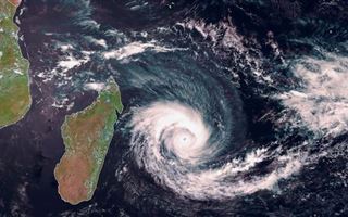На Мадагаскар надвигается мощный тропический циклон