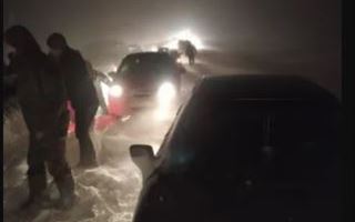 В Туркестанской области в снежном плену застряли 53 автомобиля