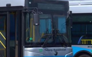 Водители автобусов подрались на проезжей части в Уральске 