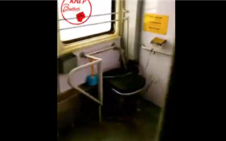 "Пьяные, мат, безбилетники" - казахстанка пожаловалась на условия в поезде Атырау-Алматы