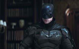 Роберту Паттинсону пришлось дважды менять голос во время съемок «Бэтмена»