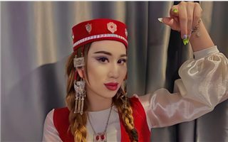 "Во время каждого намаза я молилась о том, чтобы проснуться девушкой" - самый известный трансгендер Казахстана