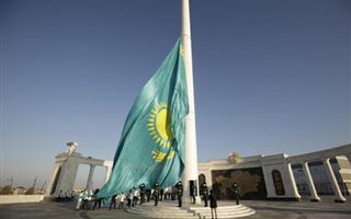 В Атырау разгорелся скандал из-за флага Казахстана 