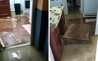 В Атырау из-за небывалых дождей затопило дома – видео