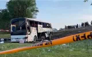 В Жамбылской области в ДТП попал автобус с иностранцами, двое погибли
