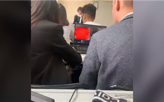 "Дети смотрят порно на уроке": случай в школе шокировал казахстанцев