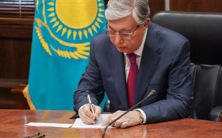 Президент Казахстана выразил соболезнования Джо Байдену