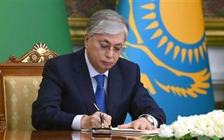 Глава государства наградил казахстанских ученых