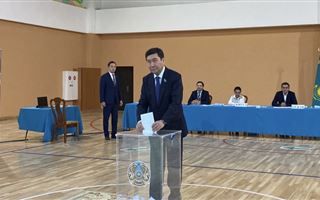 Председатель Мажилиса Ерлан Кошанов проголосовал на референдуме