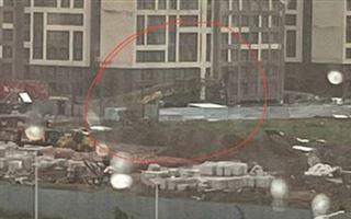 Появилось видео падение башенного крана в столице