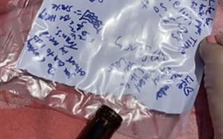 Супруги обнаружили в бутылке загадочное письмо с позитивными призывами