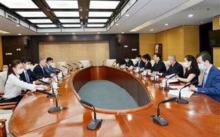 Возможность безвизового режима обсуждают Казахстан и Китай