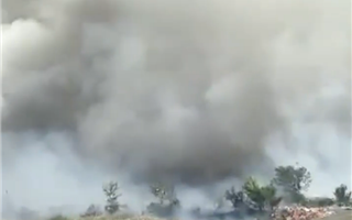 Жители Караганды не могут дышать из-за страшного пожара на мусорном полигоне 