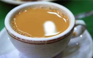Горячий чай помогает в жару: действует ли казахский метод