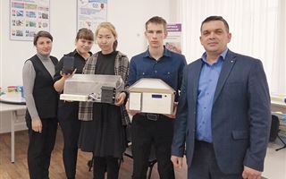 Школьница из Казахстана разработала "умную" теплицу