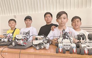 В Казахстане роботы сыграли в асыки