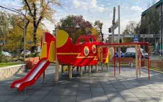 В Уральске ребёнку отрезало фаланги пальцев на детской площадке