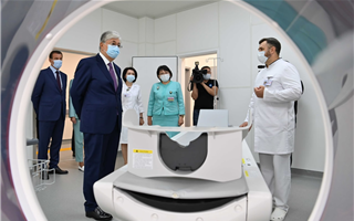 Президент Казахстана посетил Центр ядерной медицины
