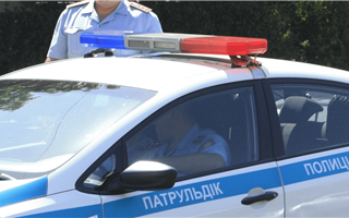 Полицейские Алматинской области приняли роды у беременной женщины в служебном авто