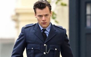 Певец Гарри Стайлс получил первую награду как актер за роль полицейского-гея