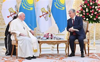 Президент Казахстана провел встречу с Папой Римским Франциском