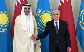 Глава государства провел встречу с Эмиром Катара шейхом Тамимом бен Хамадом Аль Тани 
