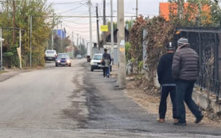"Тротуар" без бордюров сделали в Талгаре