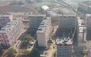 В Алматы начали сносить две недостроенные девятиэтажки