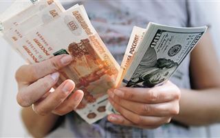 Казахстанским банкам планируют разрешить разовый вывоз наличных рублей из страны