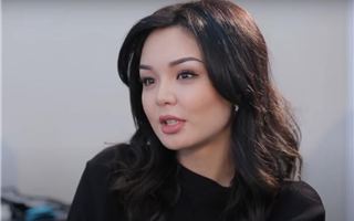 Казахстанская актриса обматерила обвинивших её в том, что она не кормит дочь грудью