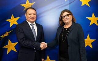 Каирбек Ускенбаев провел встречу с Еврокомиссаром по транспорту