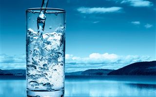 Диетолог рассказал о пользе воды для похудения