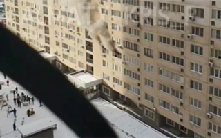 В Алматы загорелась квартира в многоэтажке