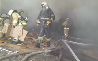 Цех сгорел в индустриальной зоне в Шымкенте